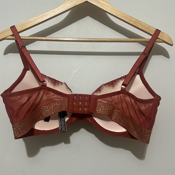 Victoria’s Secret Push-Up Bra - Picture 4 of 9